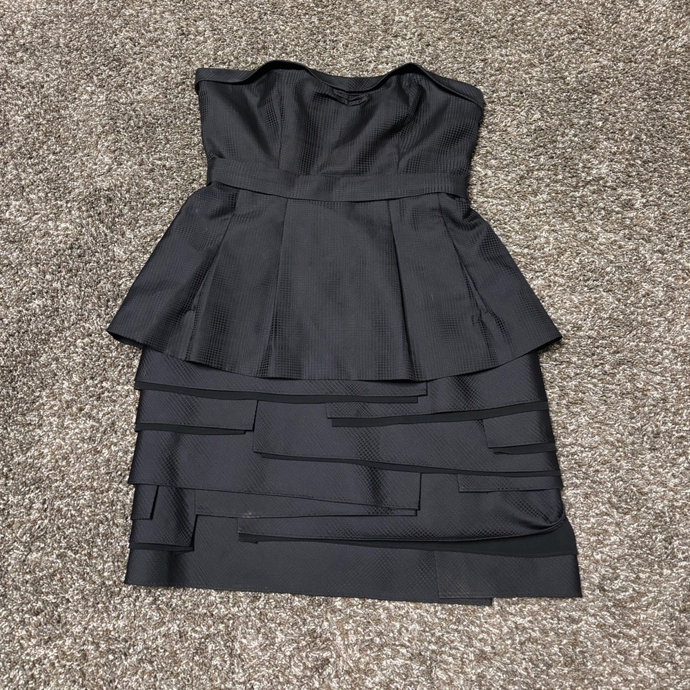 BCBG MAXAZRIA Black Lined Layered Mini Dress Size 10 Textured Strapless Chic